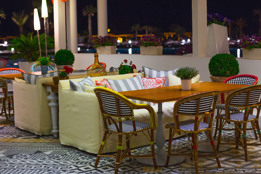 Kafe ve Restoran Dış Mekân Tasarımı Projesi Kafe ve Restoran Dış Mekân Tasarımı Projesi